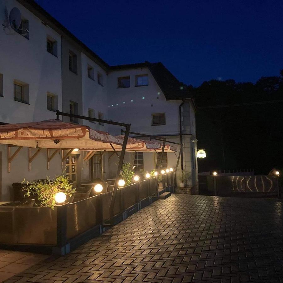 Penzion Pod Hůrkou Hradecna Esterno foto