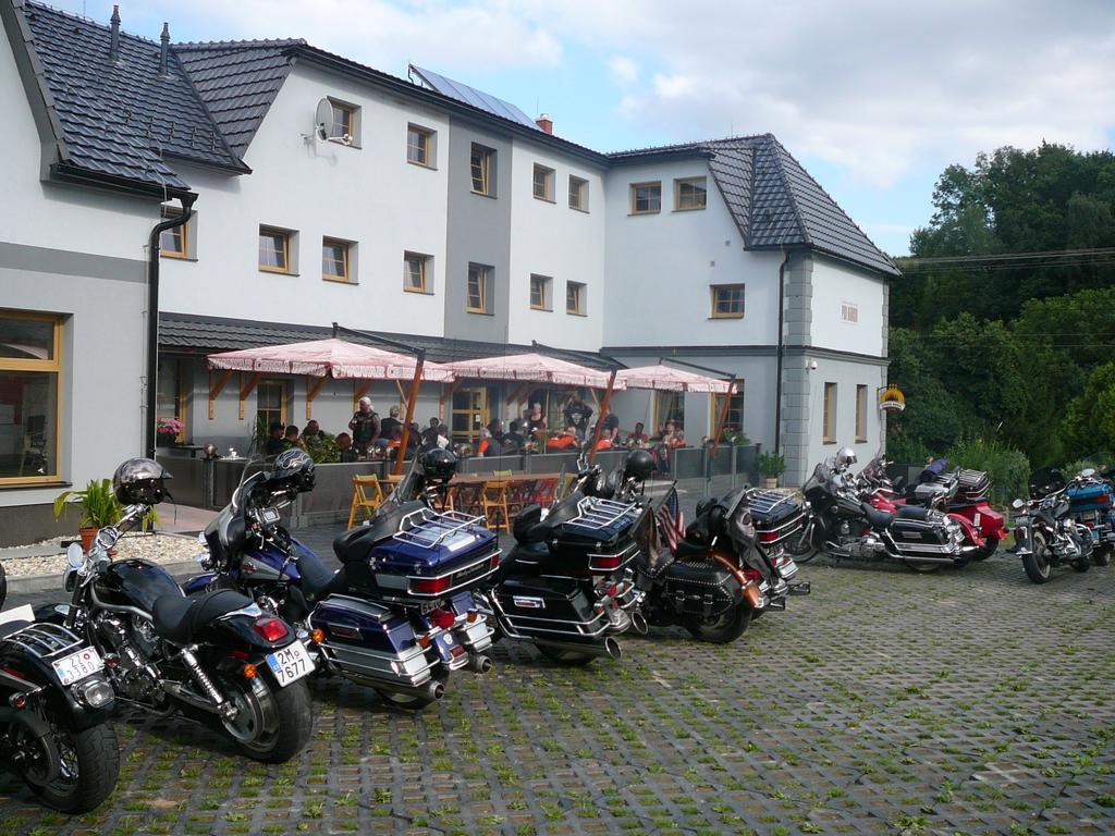 Penzion Pod Hůrkou Hradecna Esterno foto
