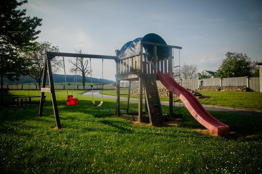 Penzion Pod Hůrkou Hradecna Esterno foto